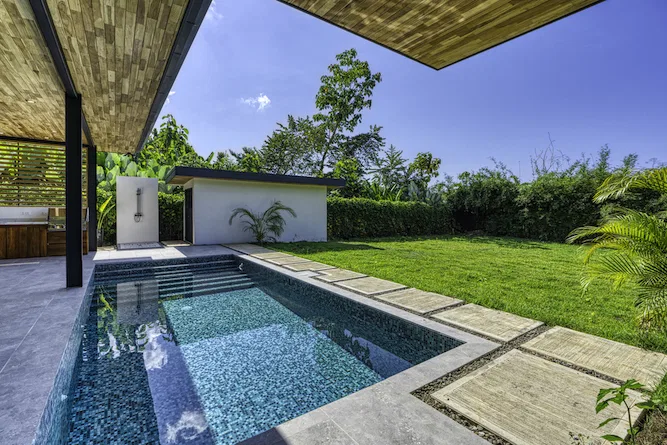 3 BEDROOM LUXURY HOME MINUTES TO UVITA – 0.23 ACRES