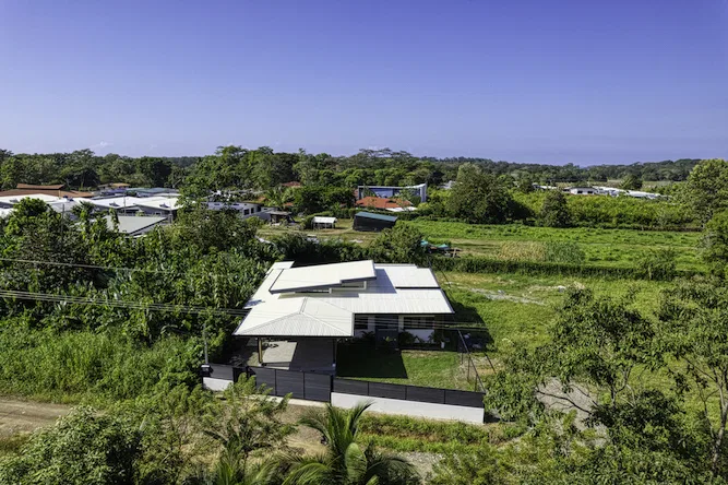 3 BEDROOM LUXURY HOME MINUTES TO UVITA – 0.23 ACRES, photo 2