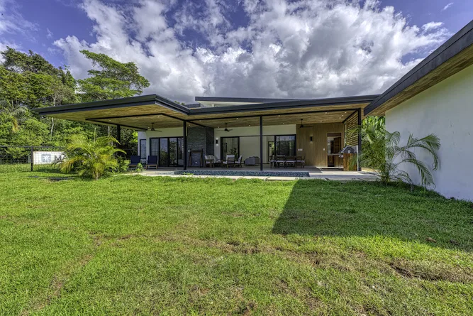 3 BEDROOM LUXURY HOME MINUTES TO UVITA – 0.23 ACRES, photo 18