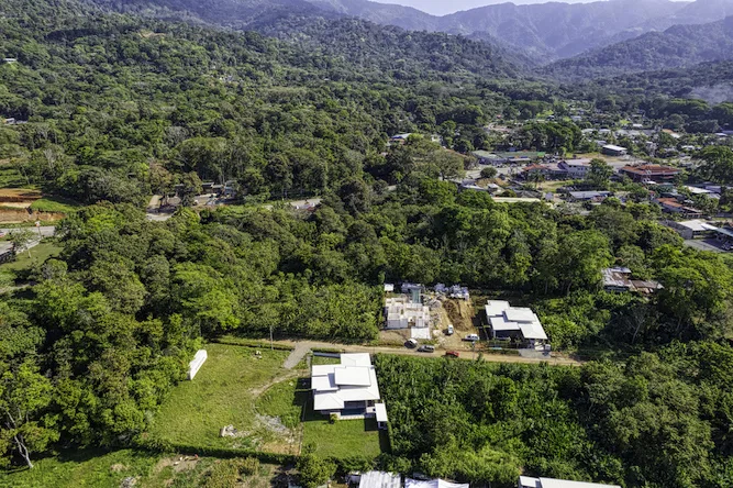 3 BEDROOM LUXURY HOME MINUTES TO UVITA – 0.23 ACRES, photo 3