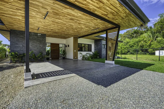 3 BEDROOM LUXURY HOME MINUTES TO UVITA – 0.23 ACRES, photo 5