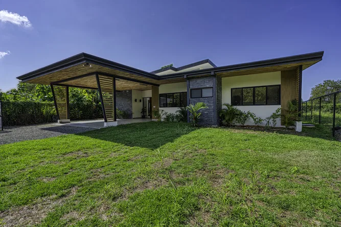 3 BEDROOM LUXURY HOME MINUTES TO UVITA – 0.23 ACRES, photo 6