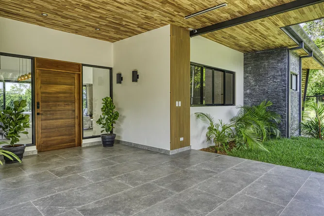 3 BEDROOM LUXURY HOME MINUTES TO UVITA – 0.23 ACRES, photo 9