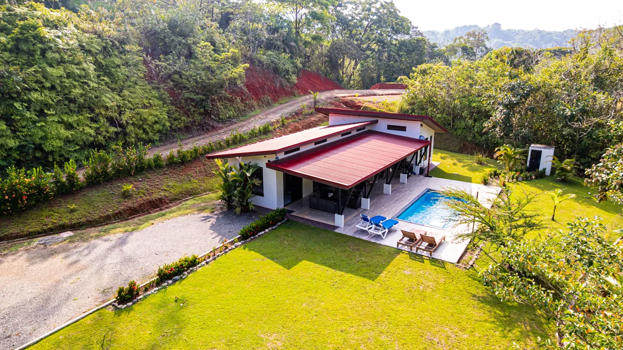 MODERN TROPICAL 3-BEDROOM VILLA ON 1.24 ACRES