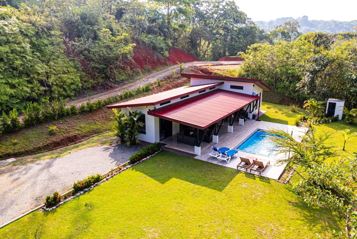 MODERN TROPICAL 3-BEDROOM VILLA ON 1.24 ACRES, photo 2