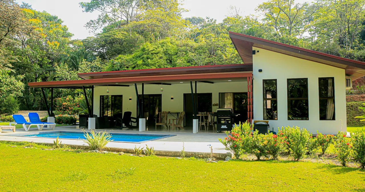 MODERN TROPICAL 3-BEDROOM VILLA ON 1.24 ACRES, photo 3