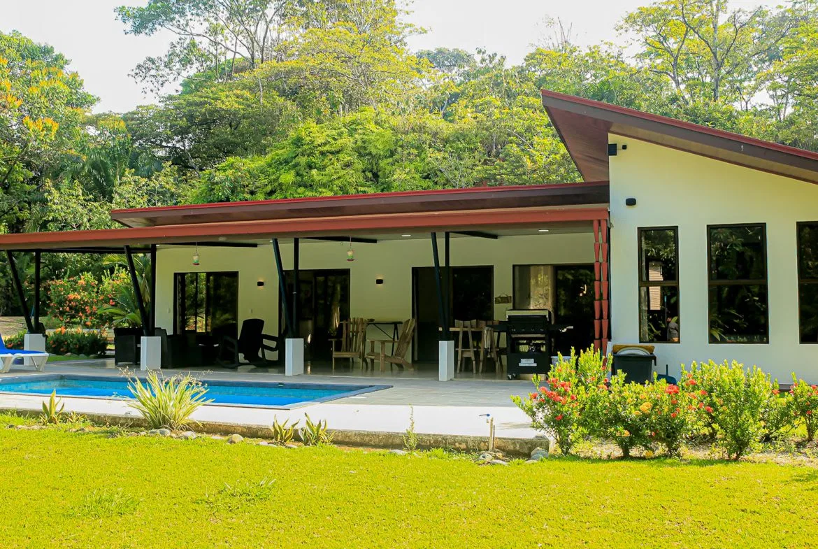 MODERN TROPICAL 3-BEDROOM VILLA ON 1.24 ACRES, photo 4