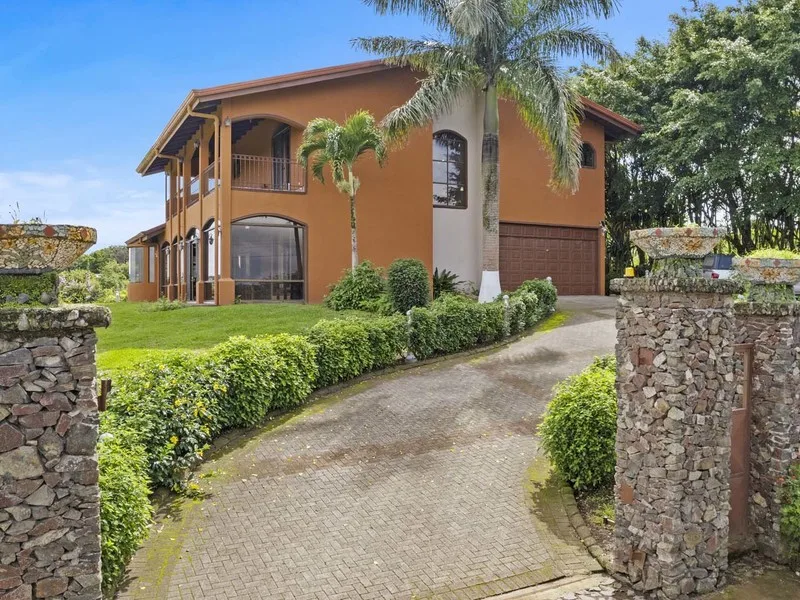 4 Bed Single Family Homes For Sale in Lake Arenal, photo 4