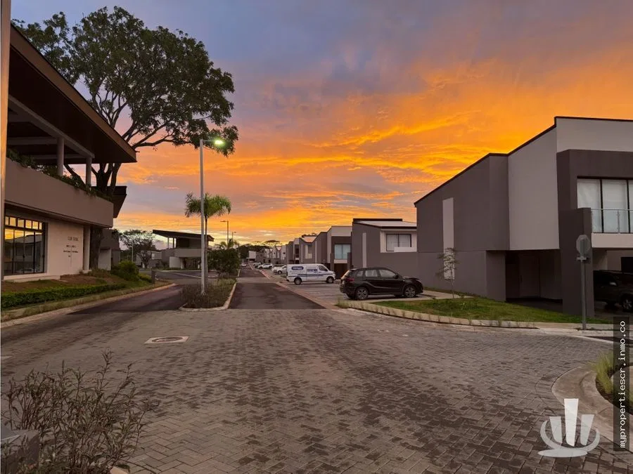 CONDOMINIO EN LINDORA VILLAGE