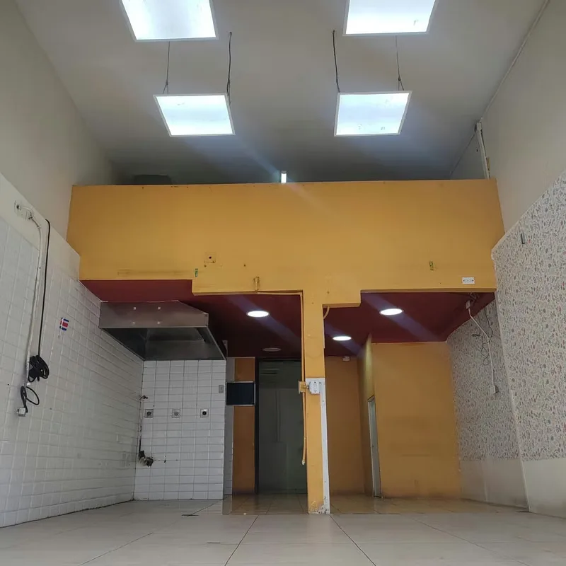 Ubicación estratégica y de alto tránsito: Maximiza la visibilidad de tu marca en una de las zonas con mayor flujo peatonal de la capital.