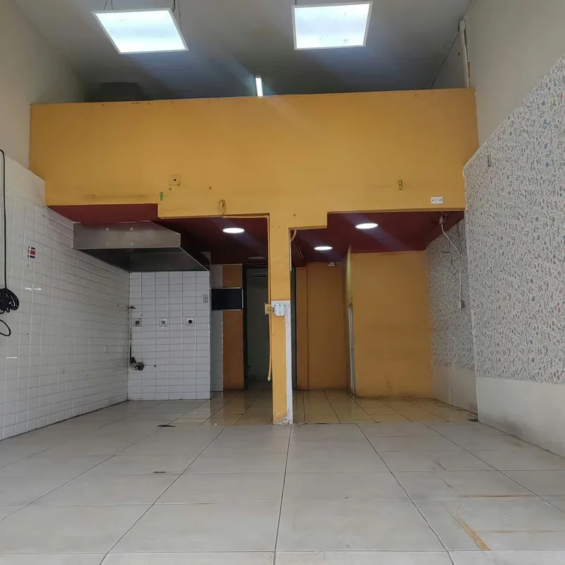 Ubicación estratégica y de alto tránsito: Maximiza la visibilidad de tu marca en una de las zonas con mayor flujo peatonal de la capital., photo 3