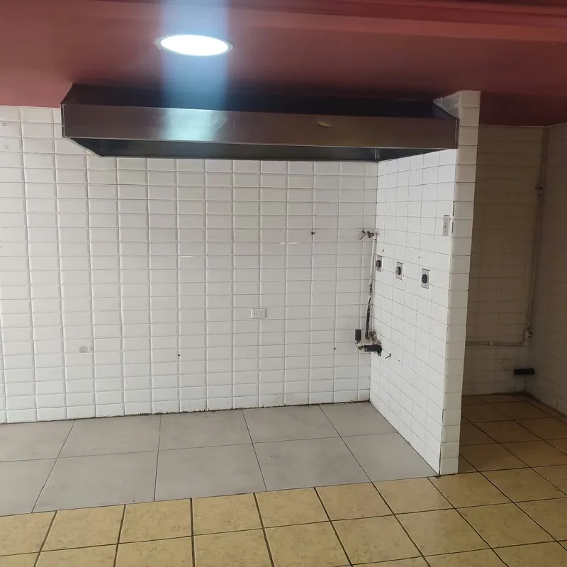 Ubicación estratégica y de alto tránsito: Maximiza la visibilidad de tu marca en una de las zonas con mayor flujo peatonal de la capital., photo 4