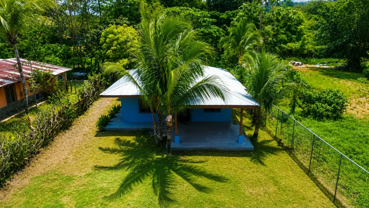 Discover your slice of paradise in Quebrada Amarilla, Costa Rica, with this charming 2-bedroom, 1-bathroom home, offered at an unbeatable price of USD 129,000. Situated on a generous ...