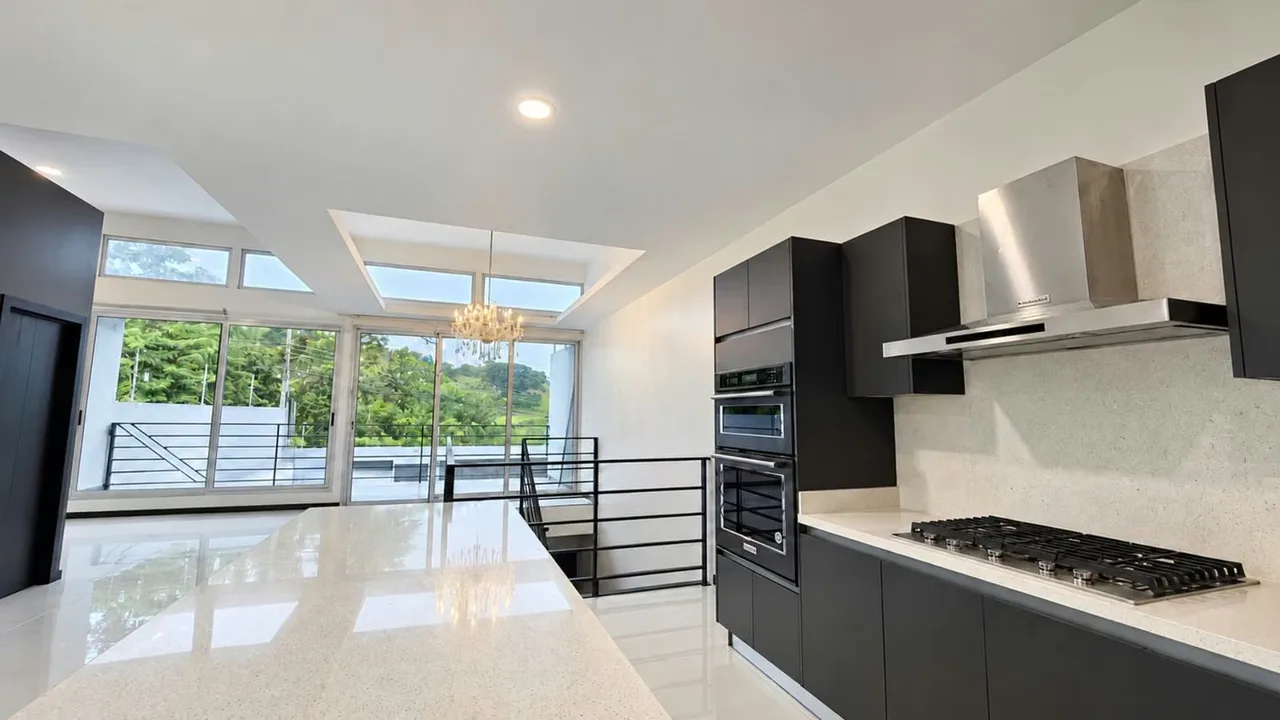 APARTAMENTO EN ALQUILER EN ESCAZÚ CERCA DE WORLD GYM - 2 HABITACIONES