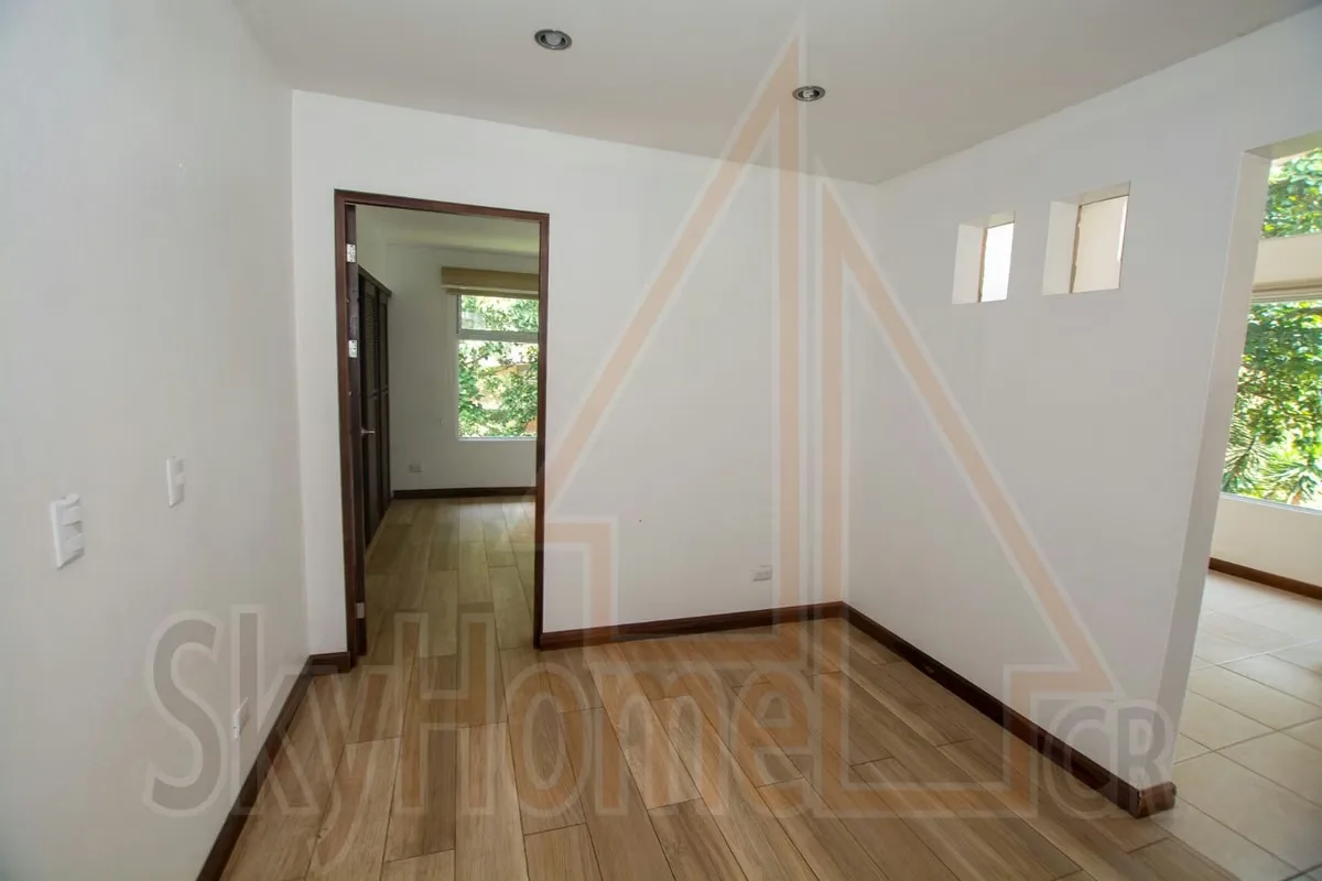 Apartamento en alquiler o venta ubicado en la exclusiva zona de Pinares. La propiedad ofrece espacios amplios y un hermoso balcón con vista directa al bosque, ideal para disfrutar de ..., photo 11