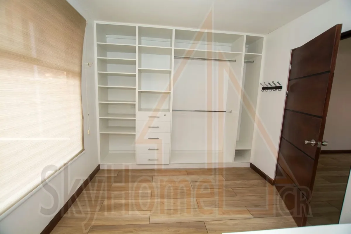 Apartamento en alquiler o venta ubicado en la exclusiva zona de Pinares. La propiedad ofrece espacios amplios y un hermoso balcón con vista directa al bosque, ideal para disfrutar de ..., photo 14