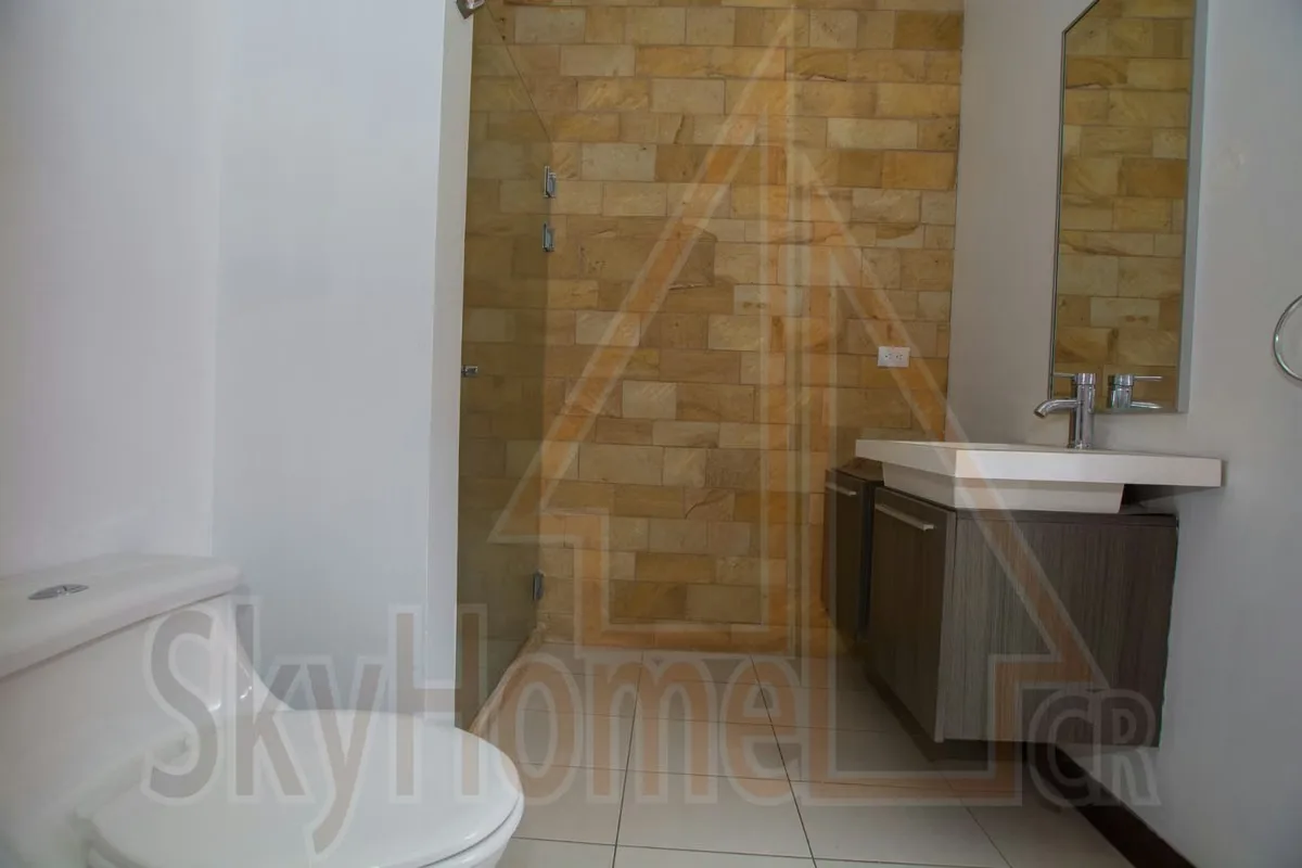 Apartamento en alquiler o venta ubicado en la exclusiva zona de Pinares. La propiedad ofrece espacios amplios y un hermoso balcón con vista directa al bosque, ideal para disfrutar de ..., photo 15