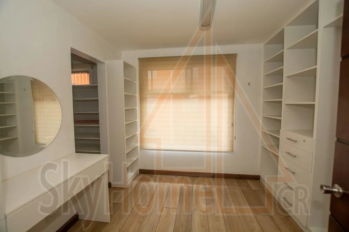 Apartamento en alquiler o venta ubicado en la exclusiva zona de Pinares. La propiedad ofrece espacios amplios y un hermoso balcón con vista directa al bosque, ideal para disfrutar de ..., photo 10