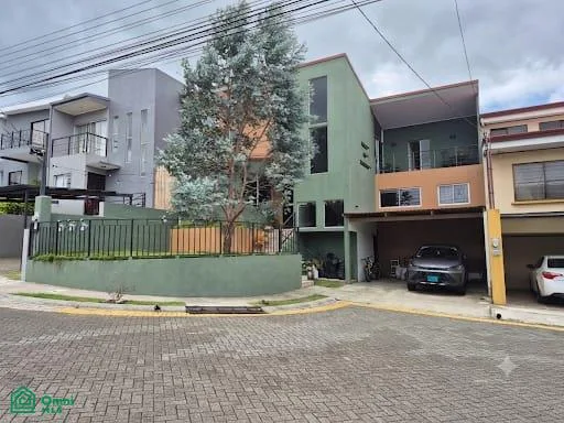 Exclusiva Residencia Contemporánea. Condominio Lomas de Montes de Oca