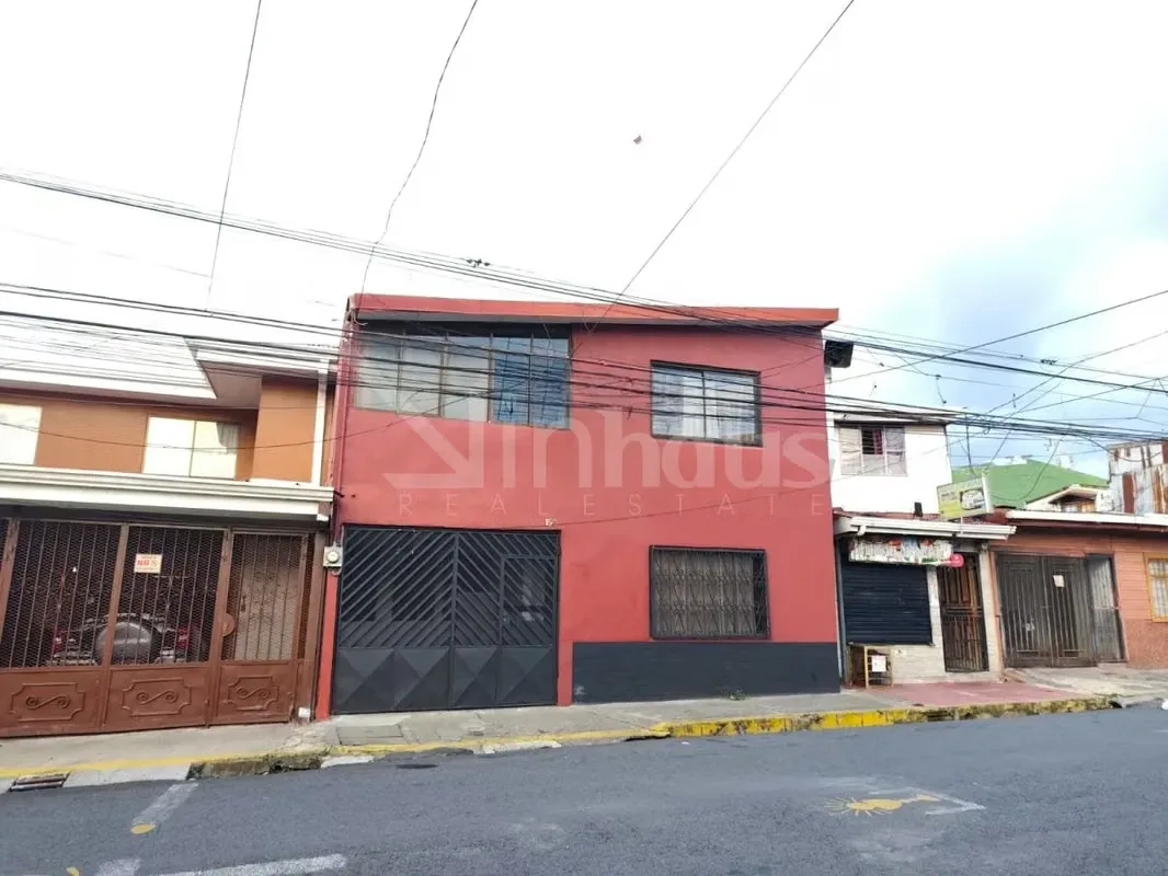 House for sale in the heart of Guadalupe, a few blocks from the Coyella Fonseca Stadium, the firemen, the park and the enclosure where the farmer's fair is held. The house is located in ...