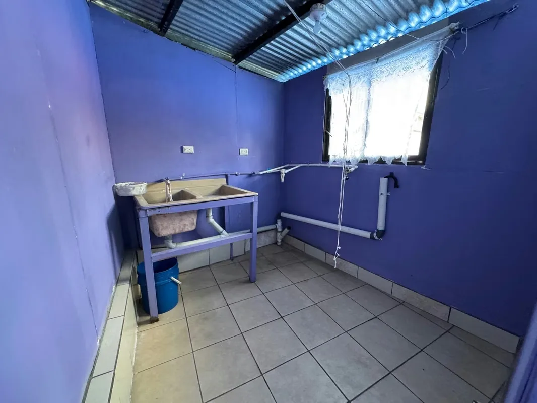 Venta de propiedad con dos casas en Aserrí. La primer casas cuenta con 2 habitaciones, sala-comedor y cocina integrados, 1 baño, cochera para 1 carro, cuarto de pilas. La casa de al ..., photo 15