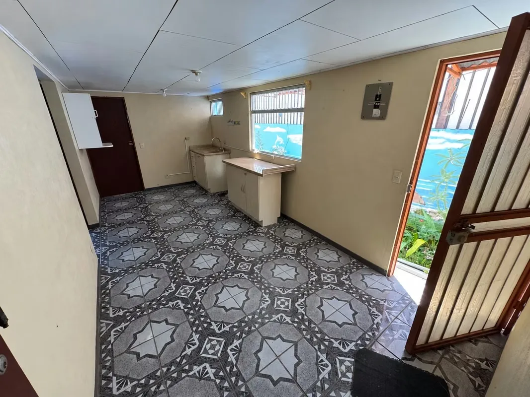 Venta de propiedad con dos casas en Aserrí. La primer casas cuenta con 2 habitaciones, sala-comedor y cocina integrados, 1 baño, cochera para 1 carro, cuarto de pilas. La casa de al ..., photo 3