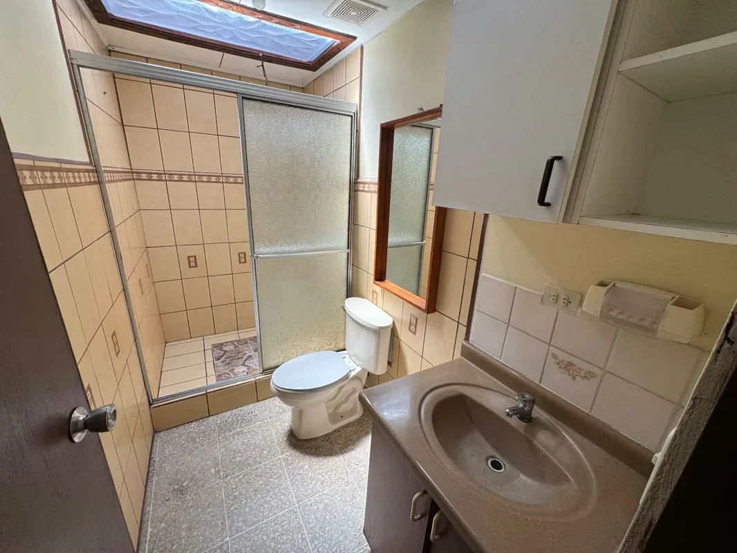 Venta de propiedad con dos casas en Aserrí. La primer casas cuenta con 2 habitaciones, sala-comedor y cocina integrados, 1 baño, cochera para 1 carro, cuarto de pilas. La casa de al ..., photo 8