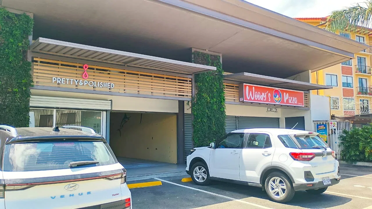 Local comercial en alquiler en Azenza Towers (ref : 106)