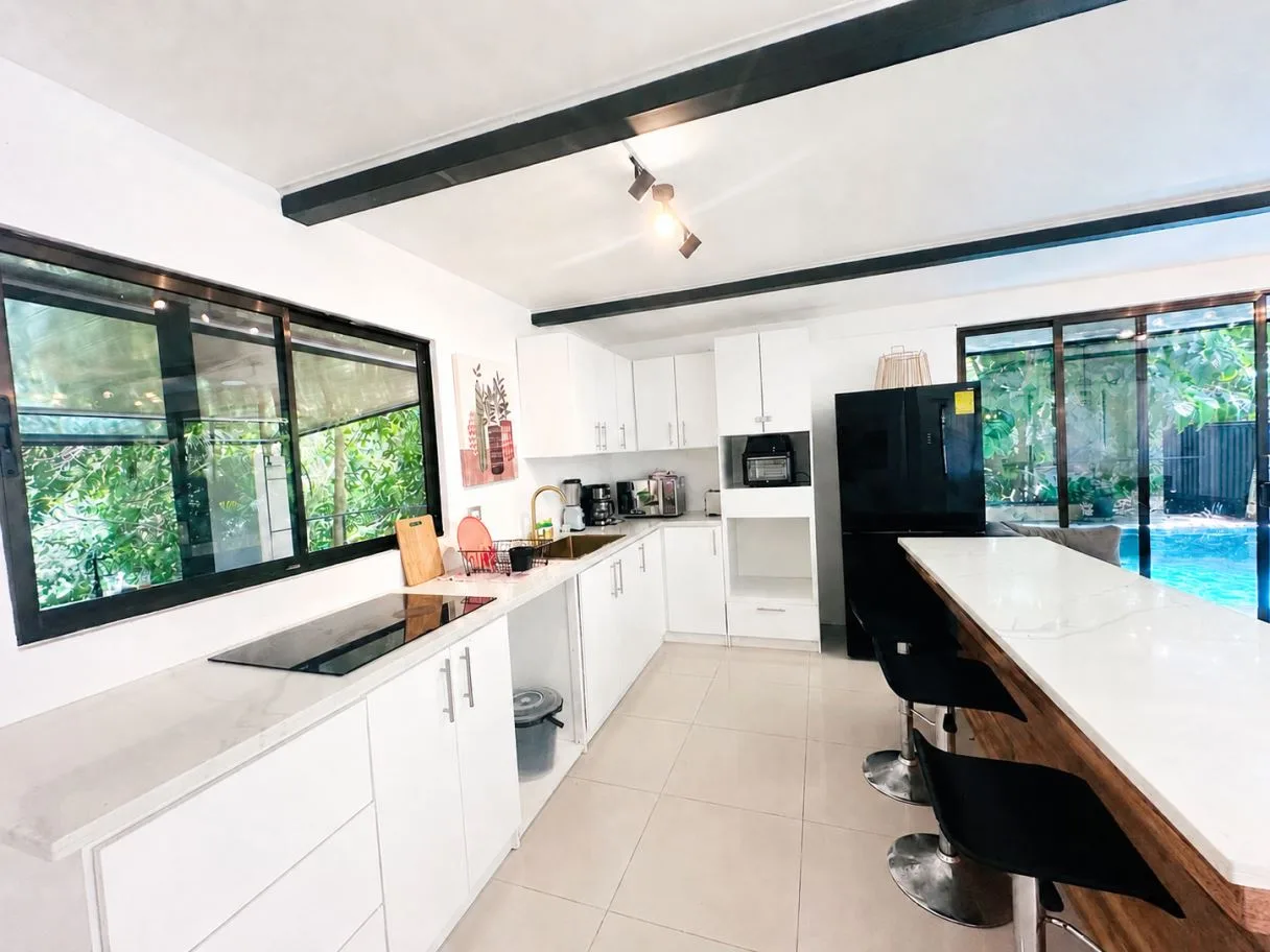 Tropical 4-Bedroom Retreat with Private Pool in Playa Hermosa, photo 3