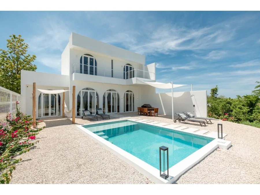 Ocean view home with beach acces steps to Marbella surf break
