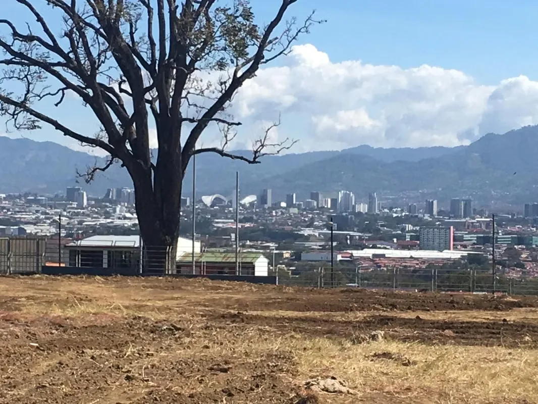 THE PROPERTY IS LOCATED IN AN URBAN-COMMERCIAL AREA, HAS ALL PUBLIC AND PRIVATE SERVICES, IS ESQUINERO AND HAS A FLAT TOPOGRAPHY. YOUR ACCESS IS THROUGH A VERY GOOD ASPHALT STREET. IS ...