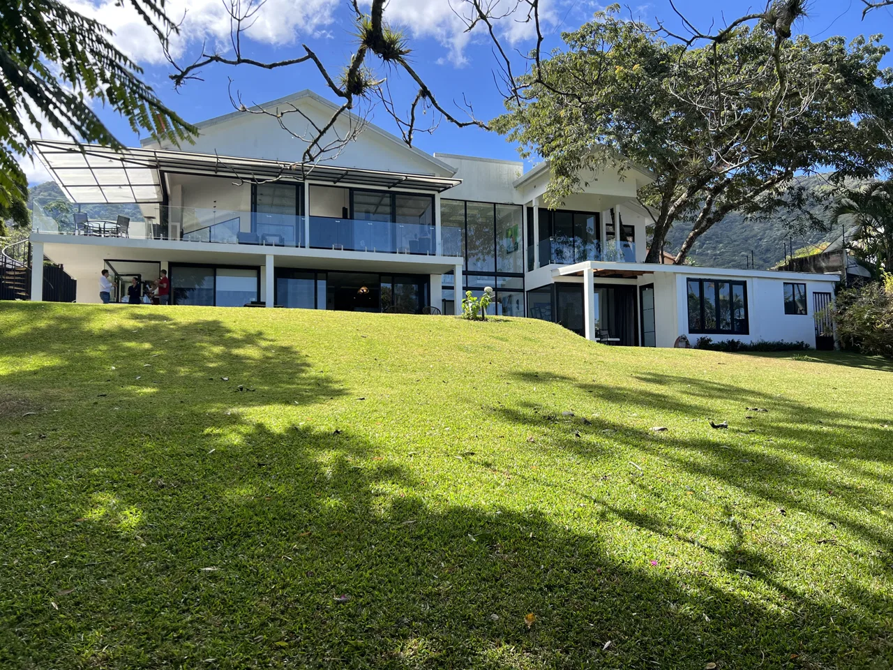 Hermosa Casa en San Antonio de Escazú Con Vistas Panorámicas