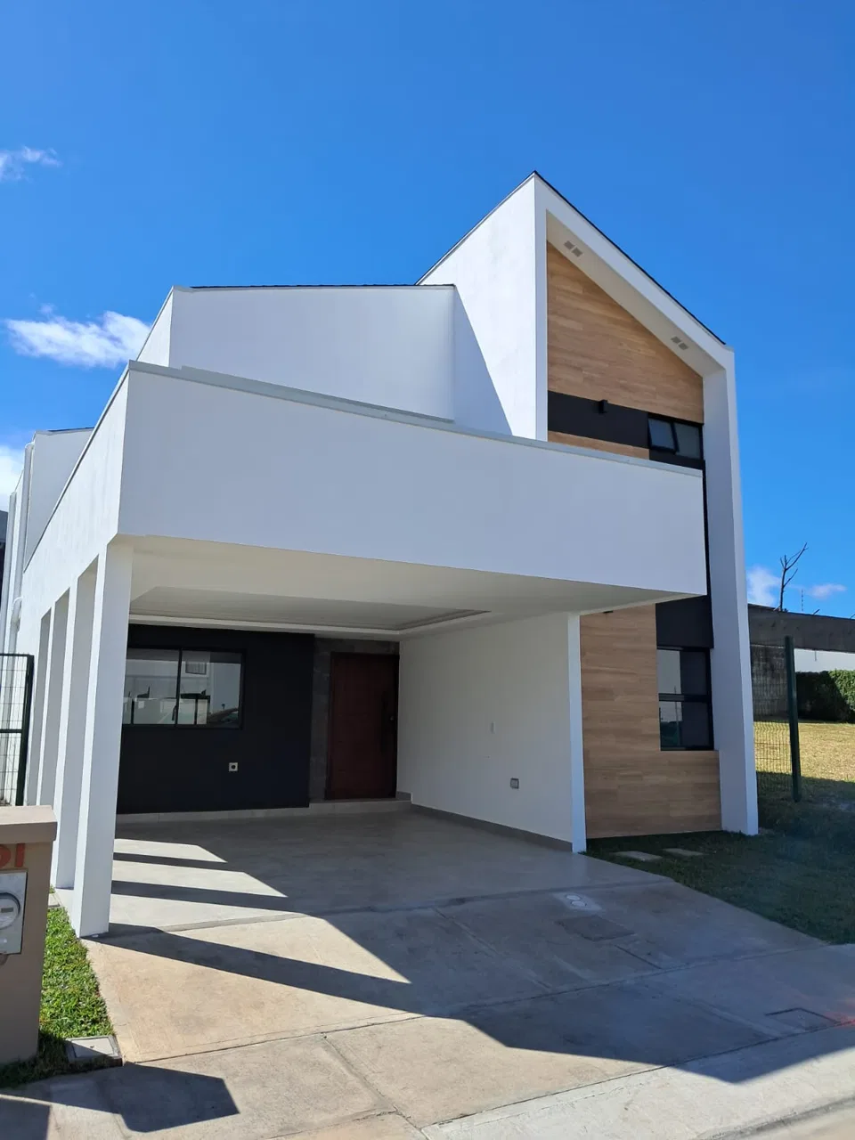 Su próxima casa en venta. Moderna y amplia.