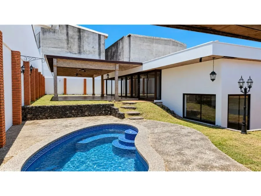 Alquilo muy linda y amplia casa para uso residencial y comercial en la zona de Boulevard de Rohrmoser, cerca de Plaza Mayor con finos acabados. Amplia propiedad esquinera, con excelente ..., photo 2