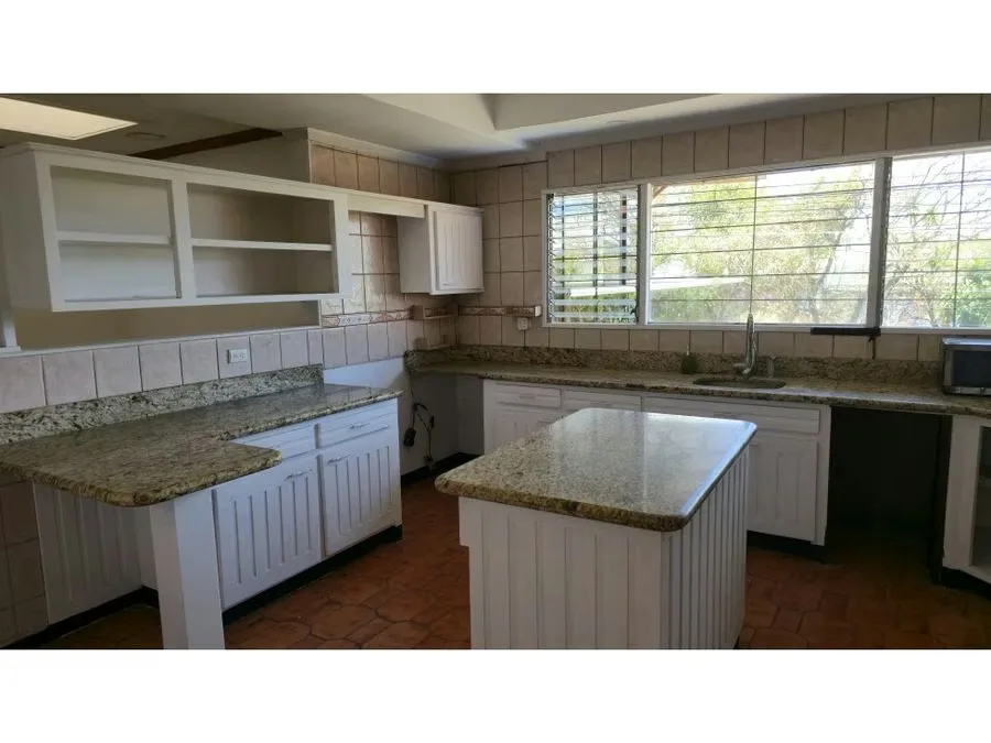 Alquilo muy linda y amplia casa para uso residencial y comercial en la zona de Boulevard de Rohrmoser, cerca de Plaza Mayor con finos acabados. Amplia propiedad esquinera, con excelente ..., photo 12