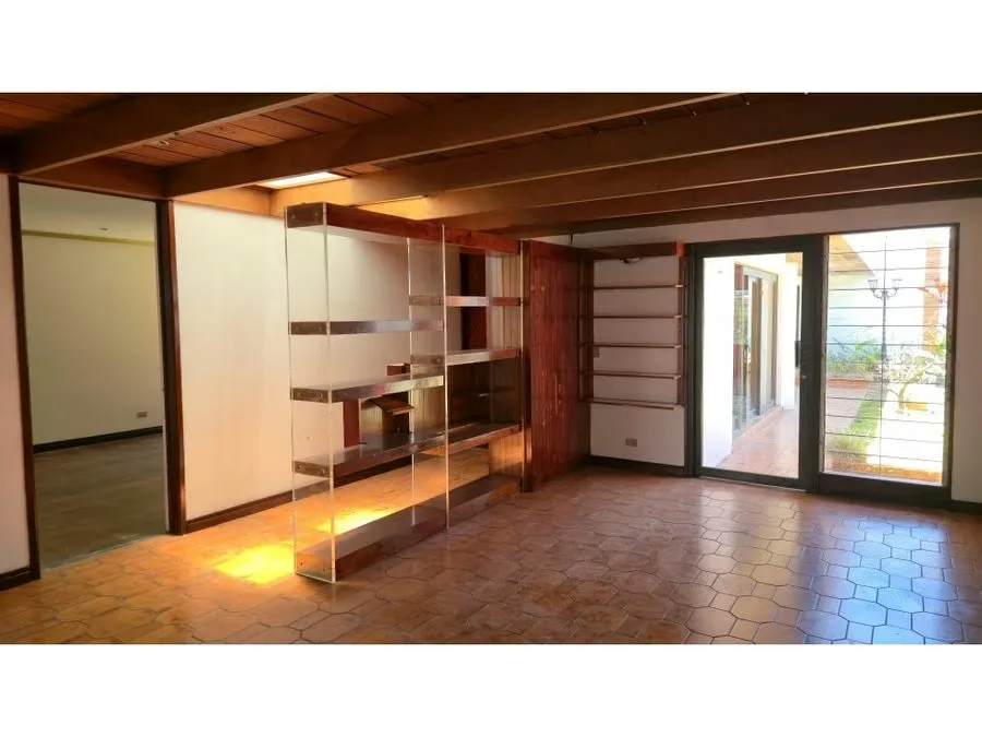 Alquilo muy linda y amplia casa para uso residencial y comercial en la zona de Boulevard de Rohrmoser, cerca de Plaza Mayor con finos acabados. Amplia propiedad esquinera, con excelente ..., photo 13