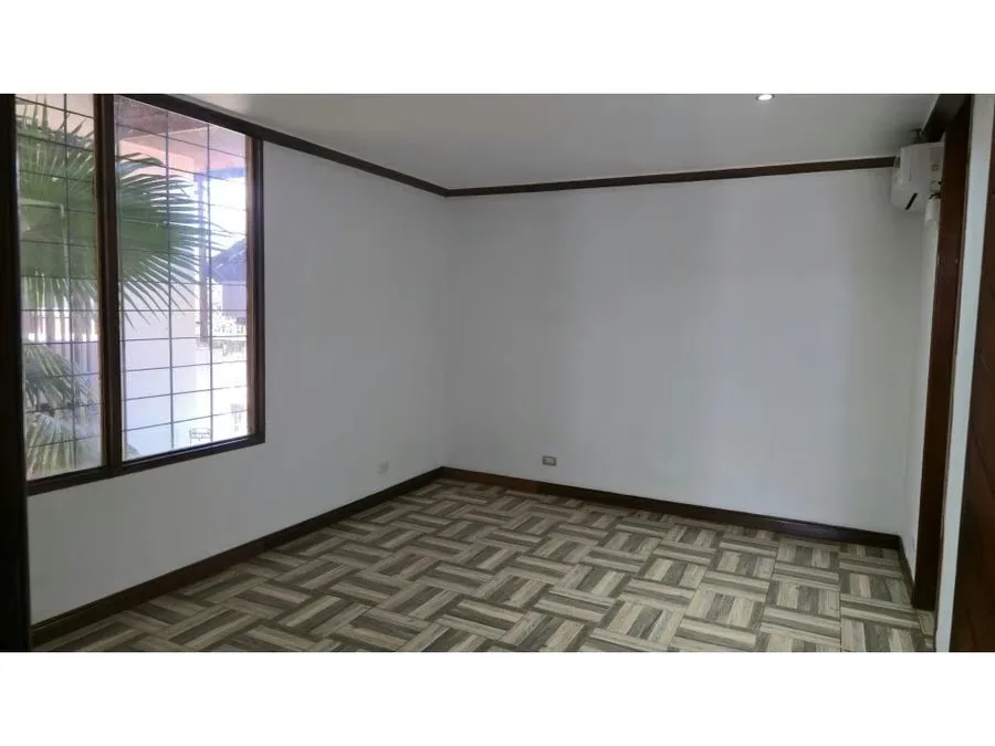 Alquilo muy linda y amplia casa para uso residencial y comercial en la zona de Boulevard de Rohrmoser, cerca de Plaza Mayor con finos acabados. Amplia propiedad esquinera, con excelente ..., photo 15