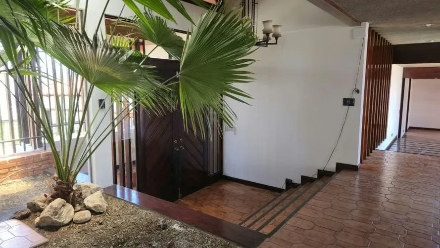 Alquilo muy linda y amplia casa para uso residencial y comercial en la zona de Boulevard de Rohrmoser, cerca de Plaza Mayor con finos acabados. Amplia propiedad esquinera, con excelente ..., photo 5
