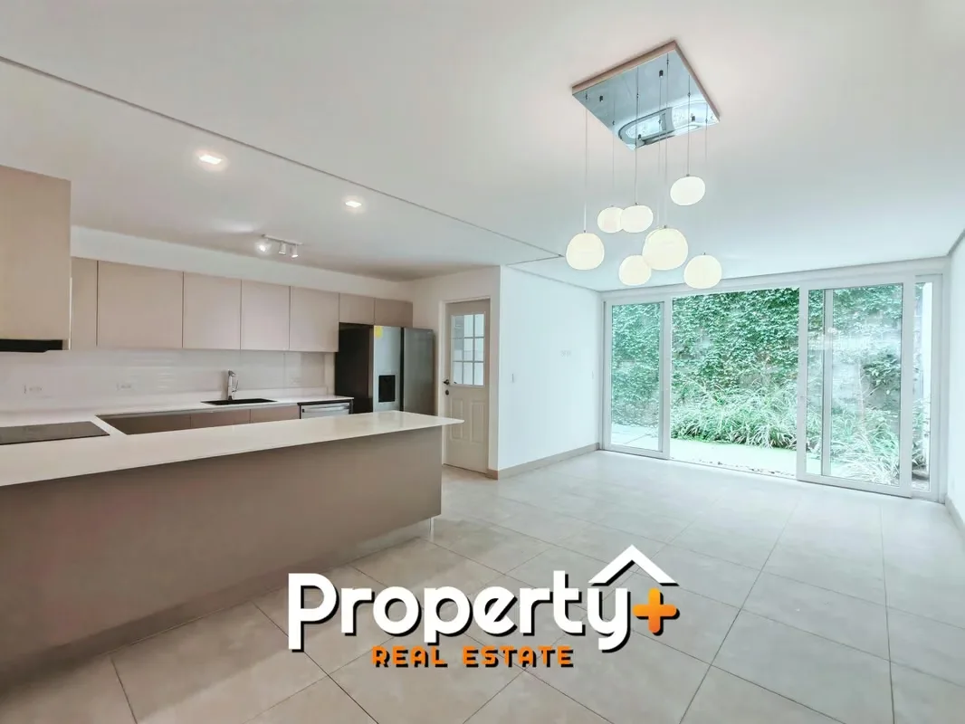 Casa en condominio ubicado en Guachipelín de Escazú con acabados de lujo y diseñadas para brindarle el confort que su familia necesita. Cuenta con las mejores amenidades de la zona. ...