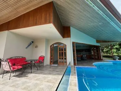 Casa santuario de 3 habitaciones junto al río con majestuosa piscina con vista a la montaña, photo 5