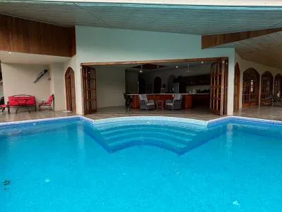 Casa santuario de 3 habitaciones junto al río con majestuosa piscina con vista a la montaña, photo 8