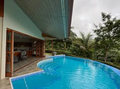 Casa santuario de 3 habitaciones junto al río con majestuosa piscina con vista a la montaña, photo 9