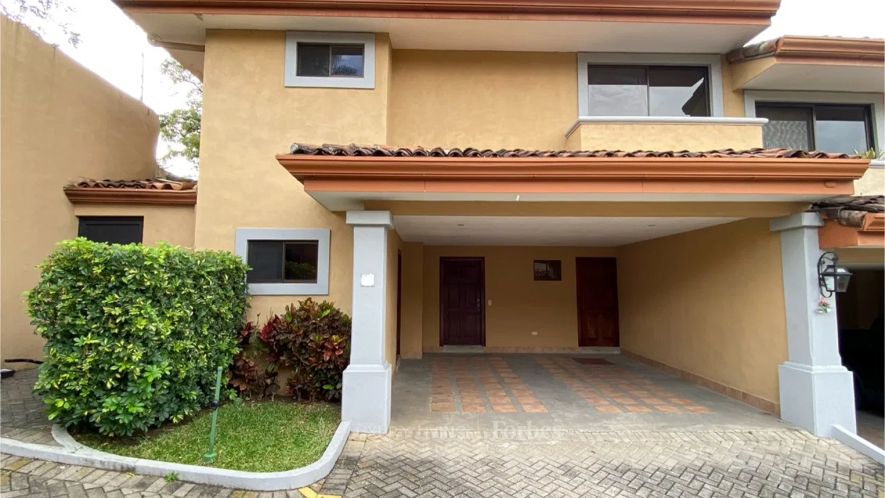 Two-Level 3-Bedroom Home in Gated Community | Escazú