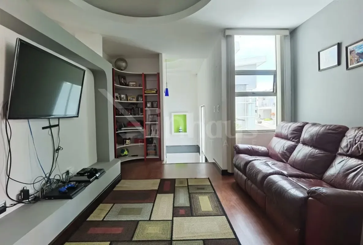 Casa de 2 plantas con cochera para 3 vehículos, al ingresar tenemos un recibidor, baño de visitas, a mano izquierda un espacio de oficina, sala, comedor y cocina el área de jardín, ..., photo 16