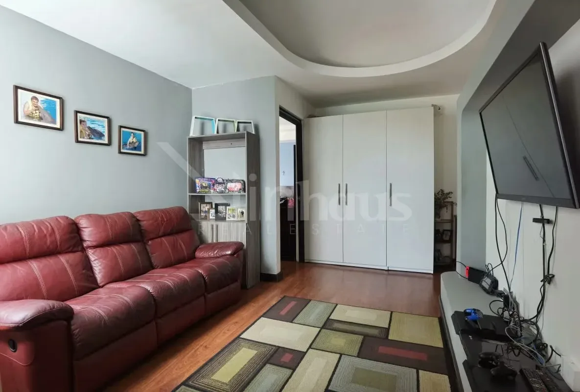 Casa de 2 plantas con cochera para 3 vehículos, al ingresar tenemos un recibidor, baño de visitas, a mano izquierda un espacio de oficina, sala, comedor y cocina el área de jardín, ..., photo 10