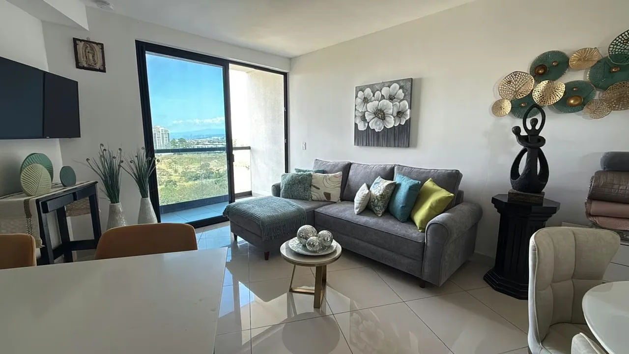 Alquiler de hermoso apartamento con vistas espectaculares ubicado en La Sabana.
