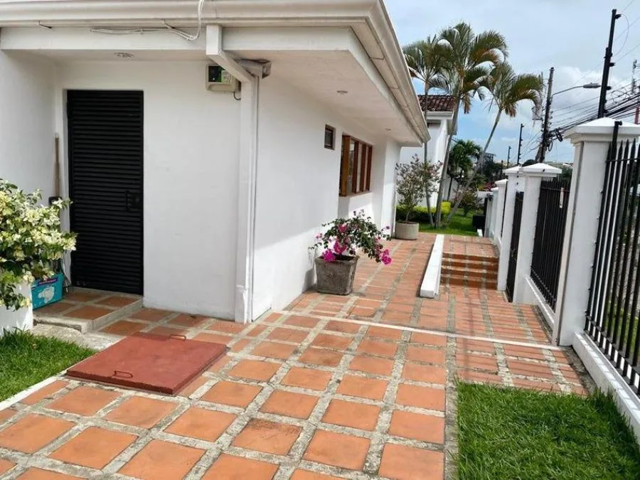 Venta de hermosa y amplia casa en Rorhmoser pavas a excelente precio $ 240,000 /24-651 - Venta en Pavas