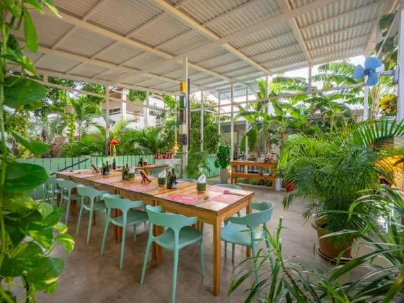 Turn-Key Restaurant for Sale in Flamingo – Prime Location!