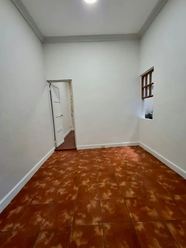 Se alquila céntrico y original espacio para: oficina, estudio fotográfico, taller de arte, consultorio, etc en edificio boutique en Barrio Amón con perfecta ubicación!!, photo 5