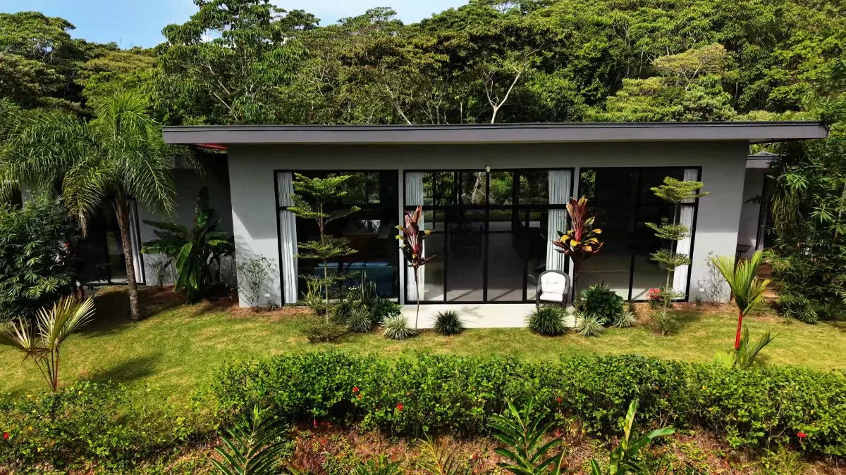 Casa Moderna en Venta en Alto San Juan, Pérez Zeledón | Piscina y 7.250 m² de Terreno - Venta en Pérez Zeledón